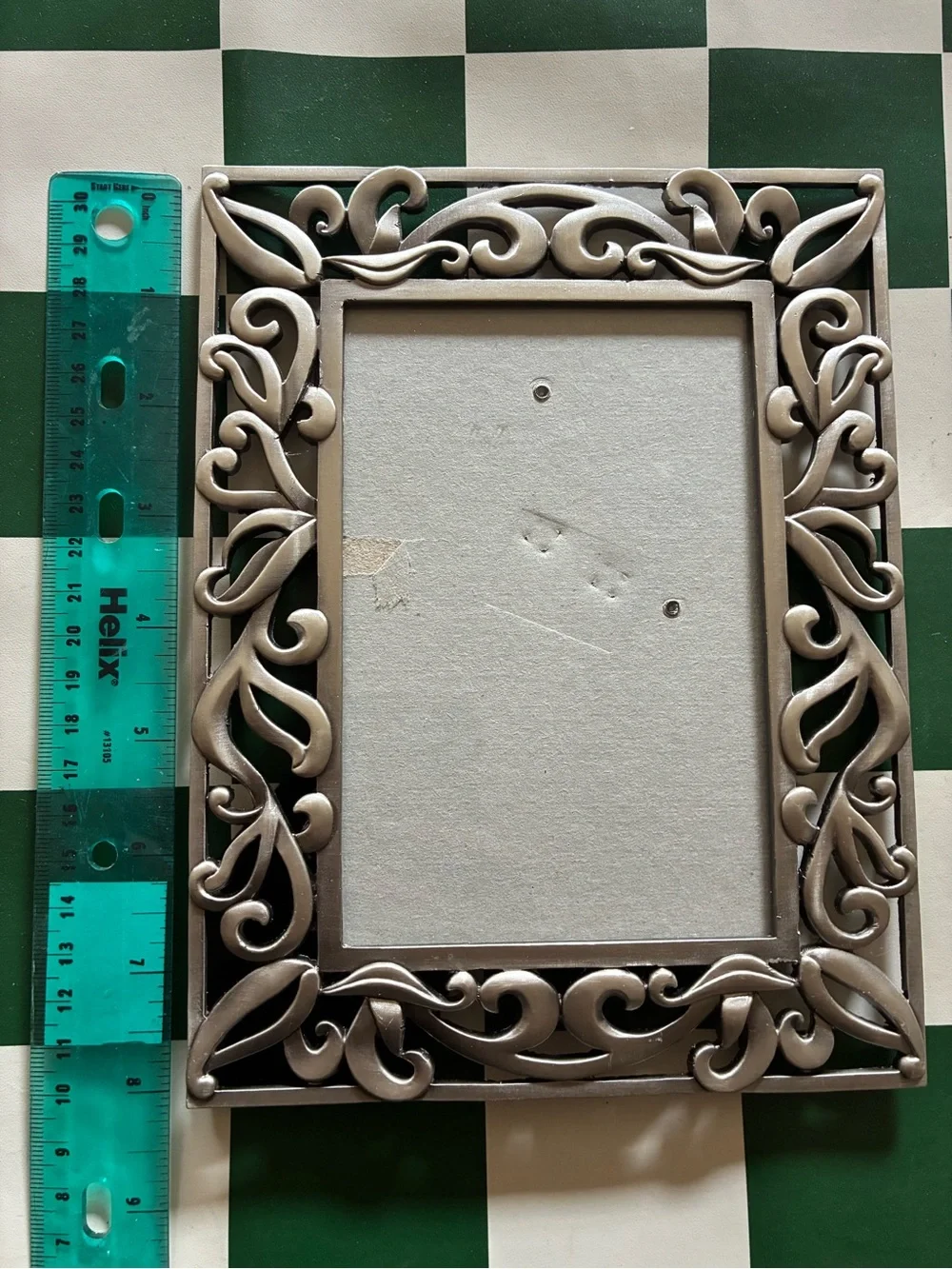 Sixtrees Elegant Decorative Photo Frame in Metallic Silver